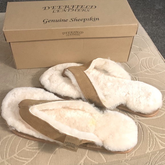 NEW! Deerfield Leathers Genuine Sheepskin Sandals 🐑 🩴 - Picture 1 of 2